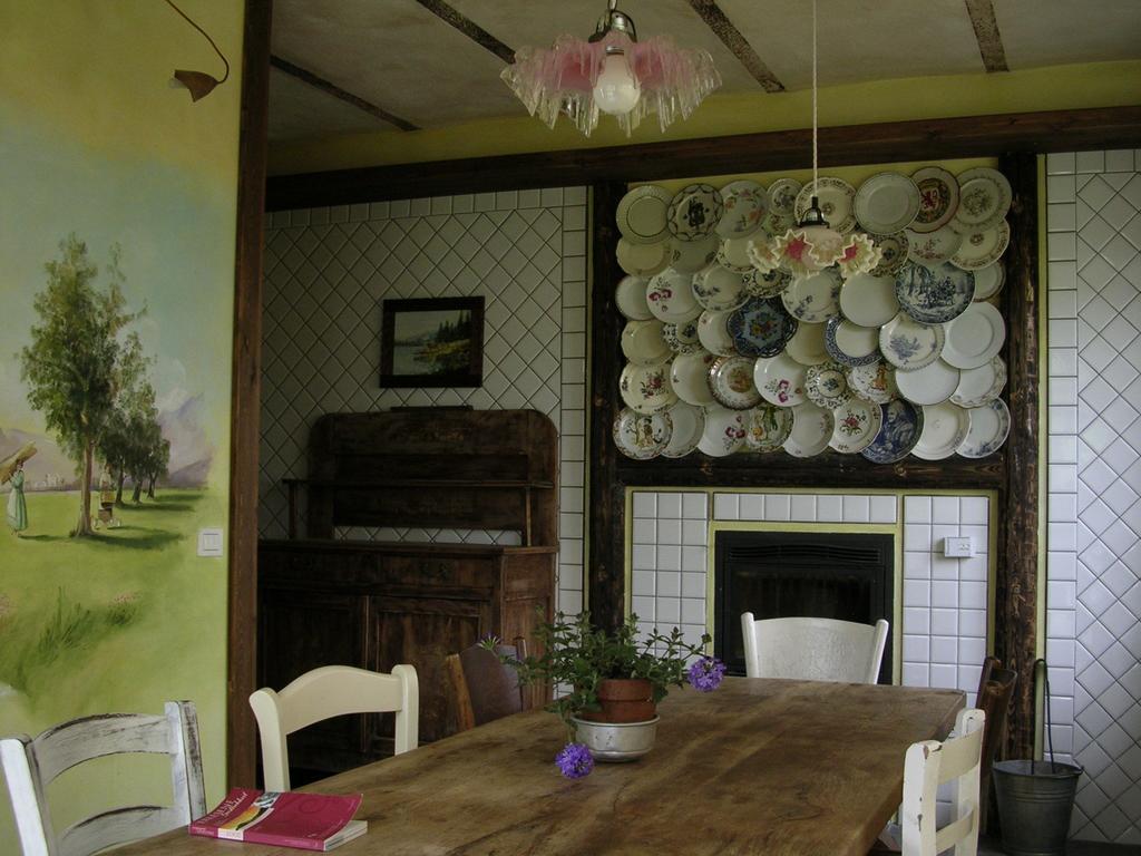 Gasthaus La Commedia Della Pentola Lu (Piedmont) Zimmer foto