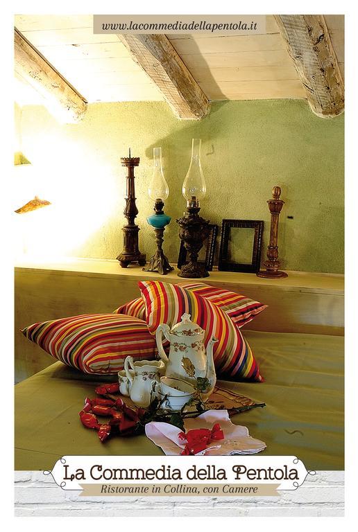 Gasthaus La Commedia Della Pentola Lu (Piedmont) Zimmer foto